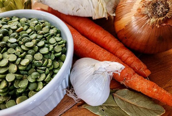 Ingredients for pea soup (dried split peas, garlic clove, bay leaves, carrots, onion)